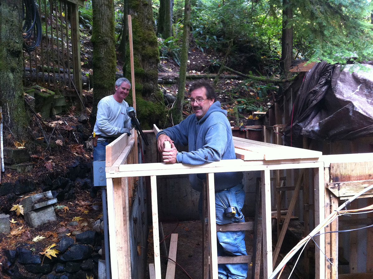Steve Bozorth and Vince Valin working on the roof IMG 1792