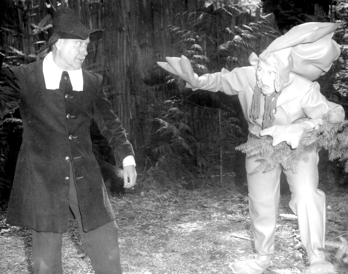 Rip (Lloyd Mason) encounters Gollum (Irma Rodenhouse) from “The Hobbit”